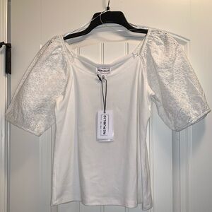 For the Republic Square neck puff sleeves top